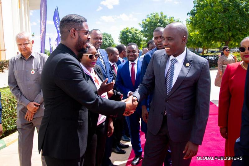 Chama Cha Msalaba Mwekundu Na EXIM Bank, Wapanda Miti Na Kuchangisha Damu - Global Publishers