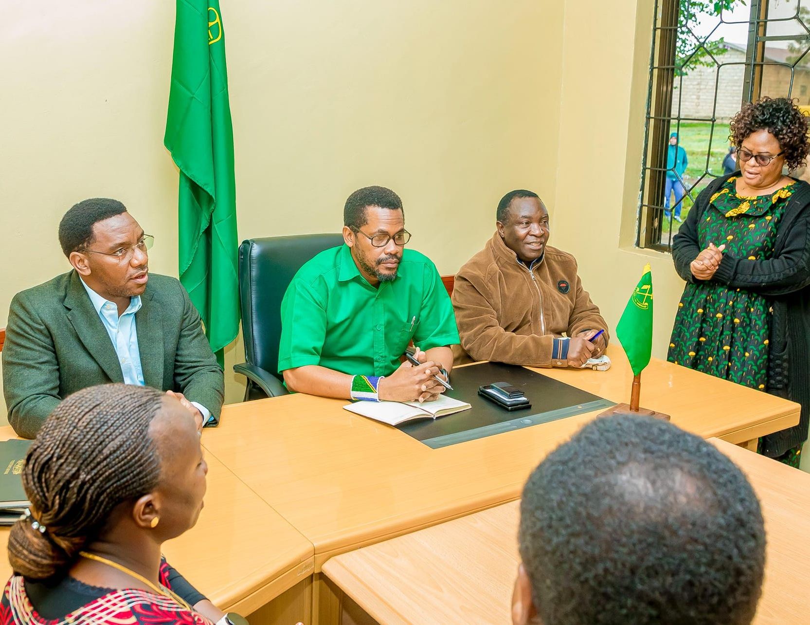Makonda Awasili Ofisi Za CCM Wilaya Ya Kichama Ya Arumeru - Global Publishers