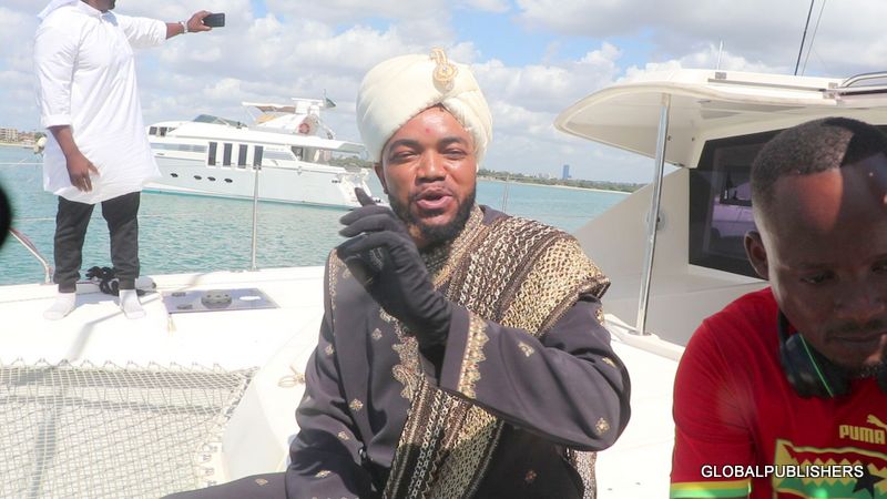 Kiboko Ya Wachawi Alivyowaheshimisha Wanahabari Kwa Kufanya Nao Mkutano Baharini - Global Publishers