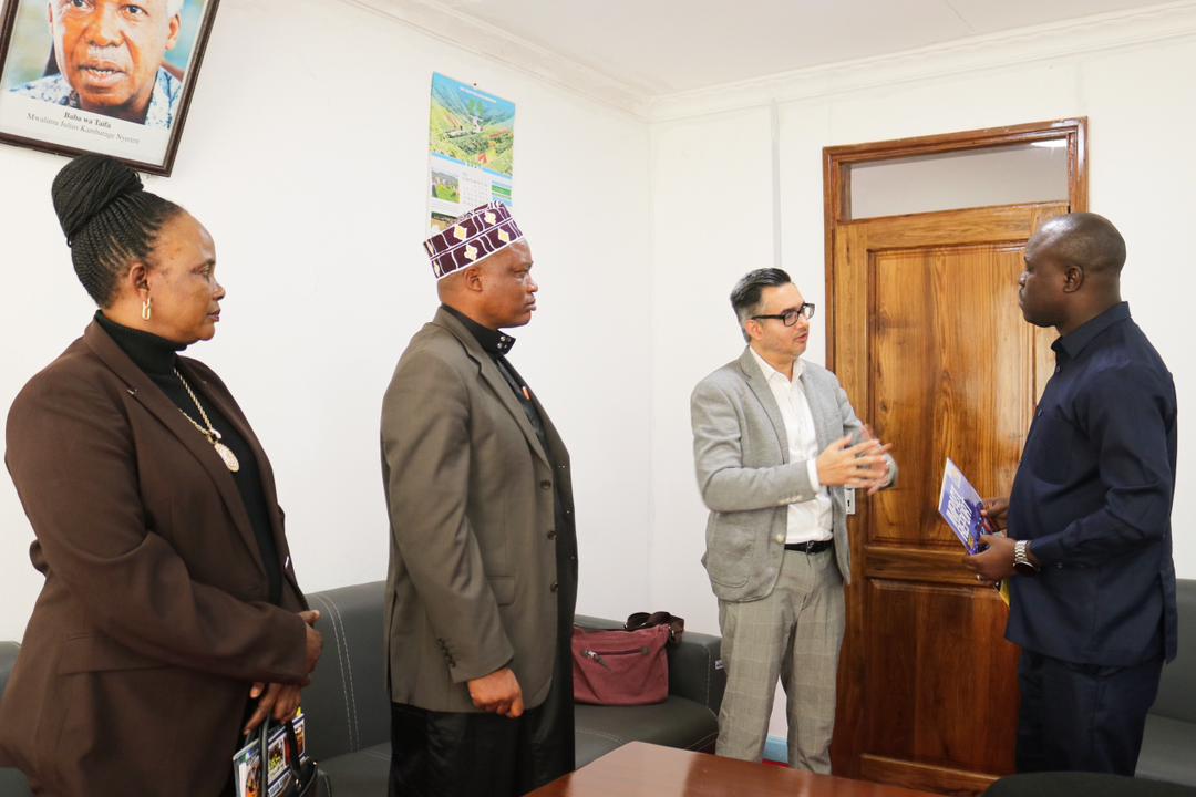 Aweso akutana na CEO wa MO Dewji Foundation - Global Publishers