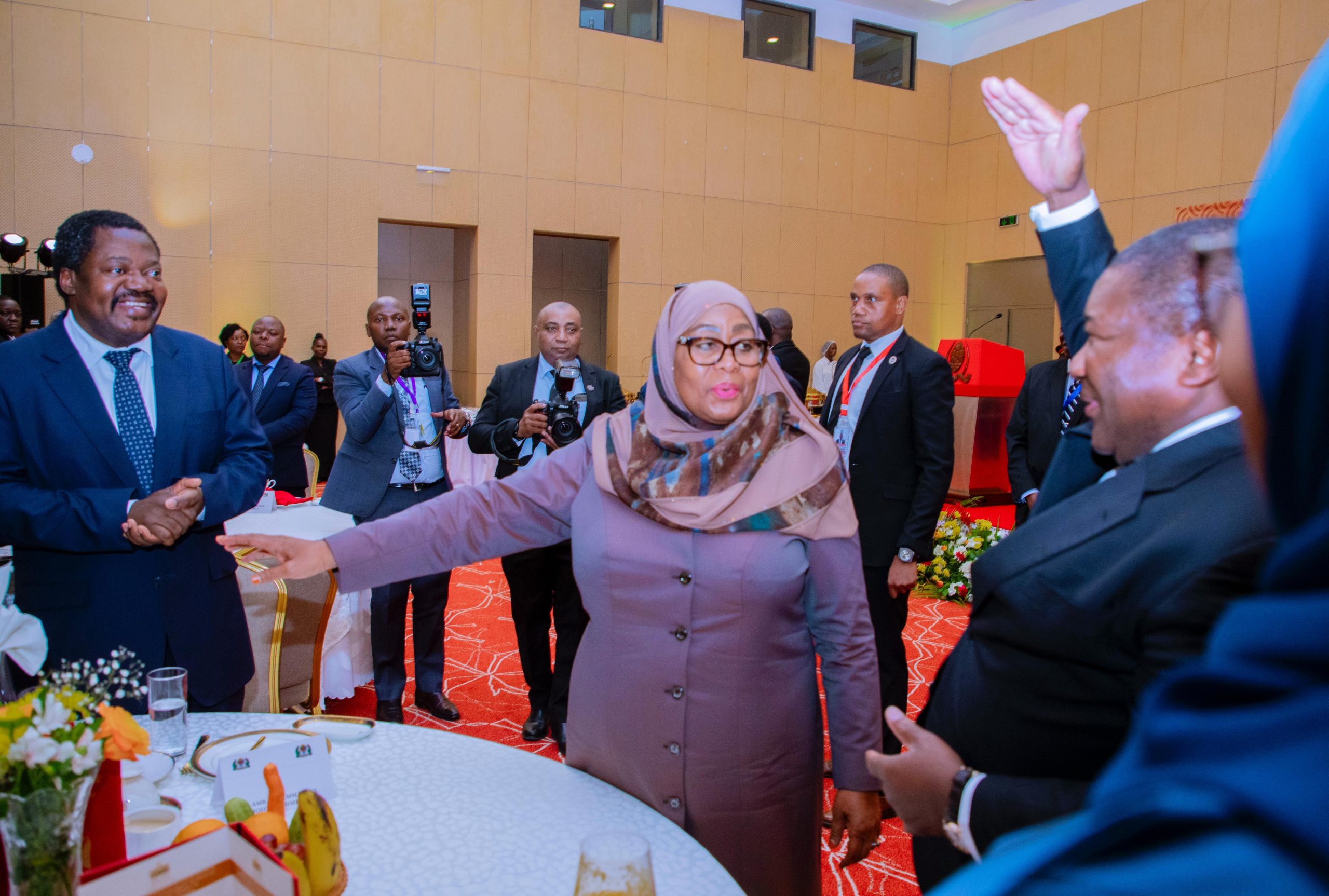 Rais Samia Awaongoza Wageni Mbalimbali Chakula cha Mchana Akiwemo Rais wa Msumbiji - Global Publishers