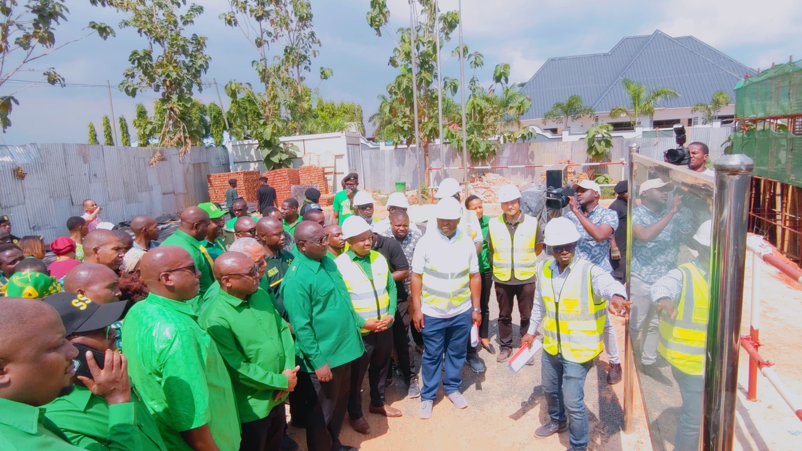 Mwenezi Makalla na Mlezi wa Dar AanzIA Ukaguzi wa Mradi wa Maji Bangulo wa Bil 39 - Global Publishers