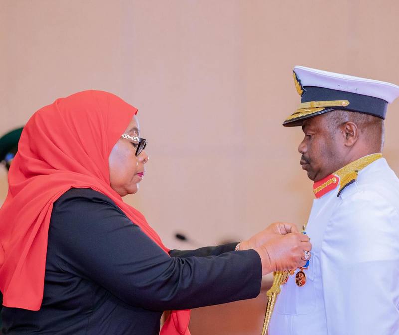 Rais Dkt. Samia Awatunuku Nishani Ya Miaka 60 Ya Jeshi La Ulinzi La Wananchi (Picha +Video) - Global Publishers