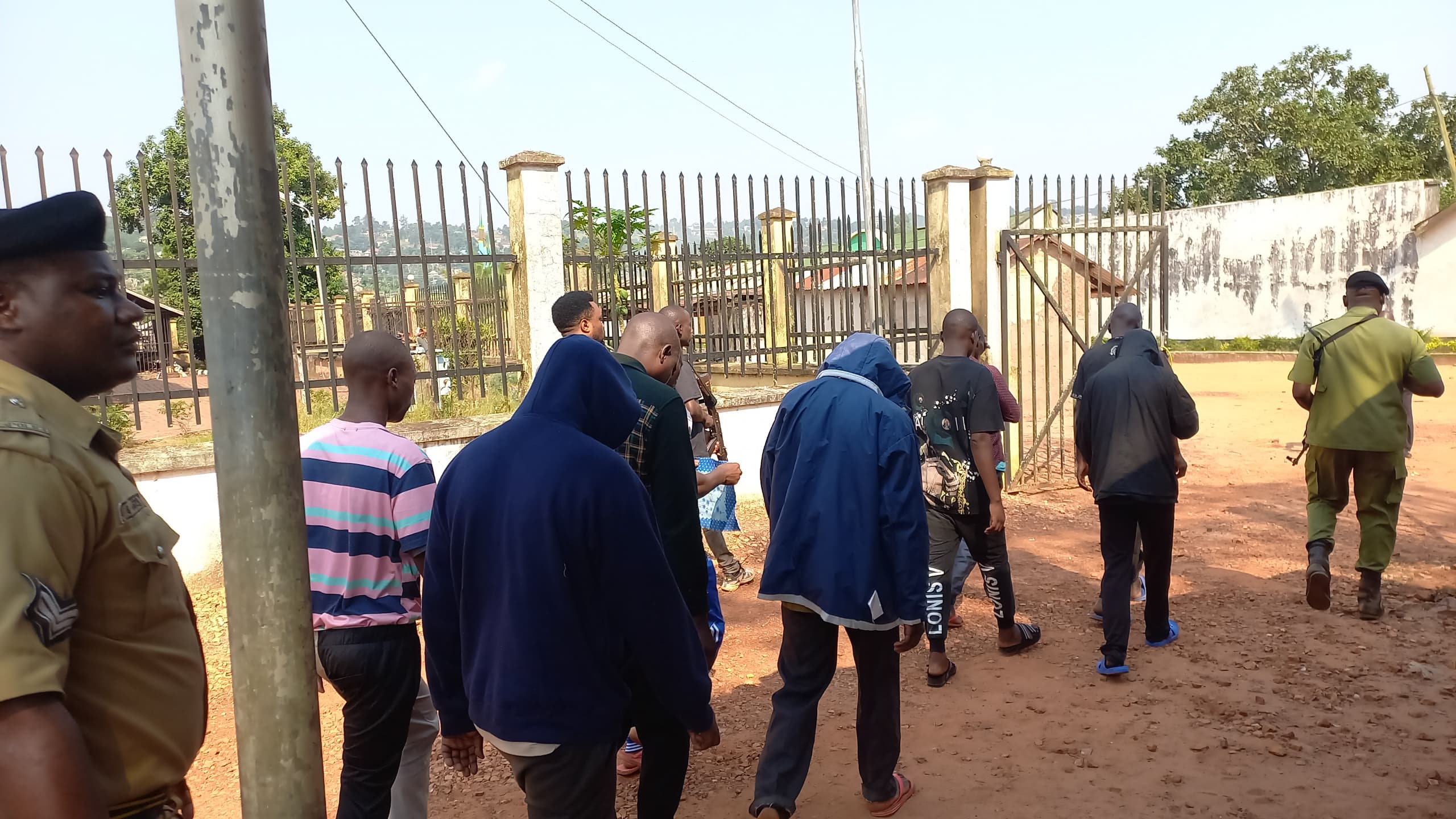 Washtakiwa wa kesi ya Asimwe wakiongozwa na Jeshi la Polisi