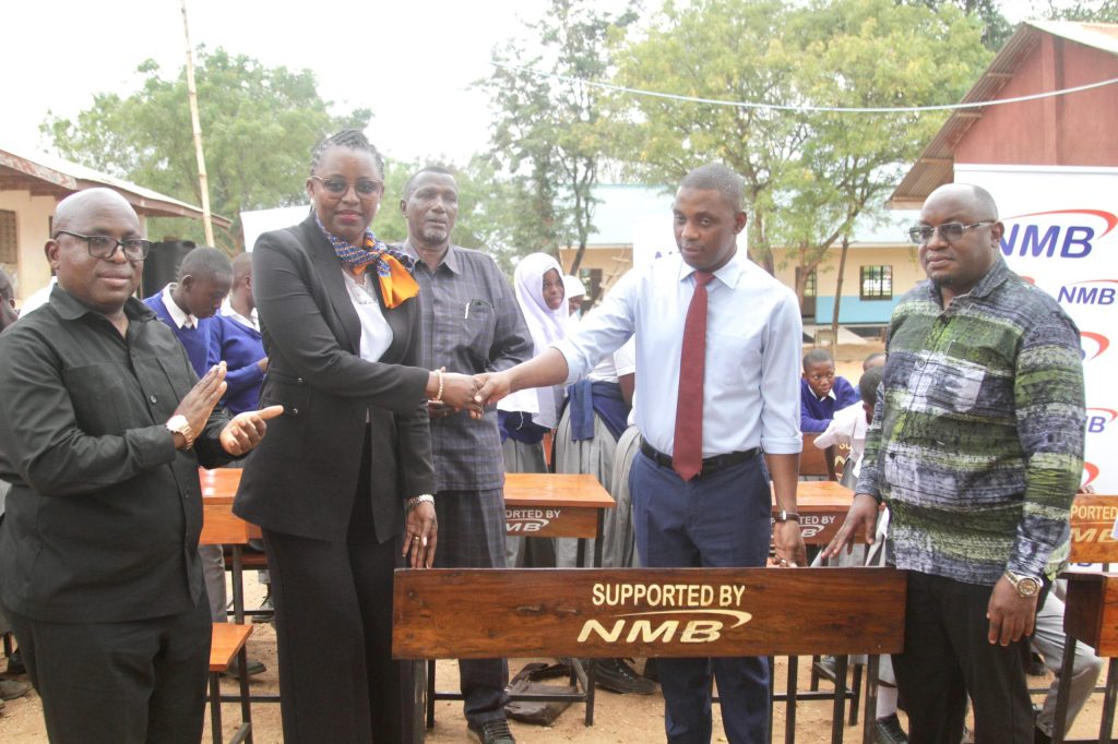 Nmb Yakabidhi Madawati na Vifaa tiba Kilosa, Morogoro - Global Publishers