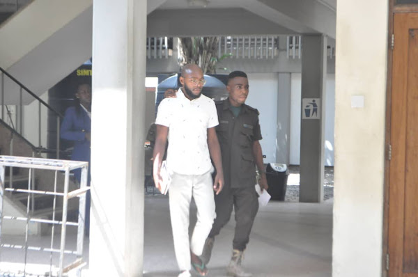 Ahukumiwa Miaka 30 Kwa Kusafirisha Dawa za Kulevya, Asema Zilikuwa Zinamburudisha - Global Publishers