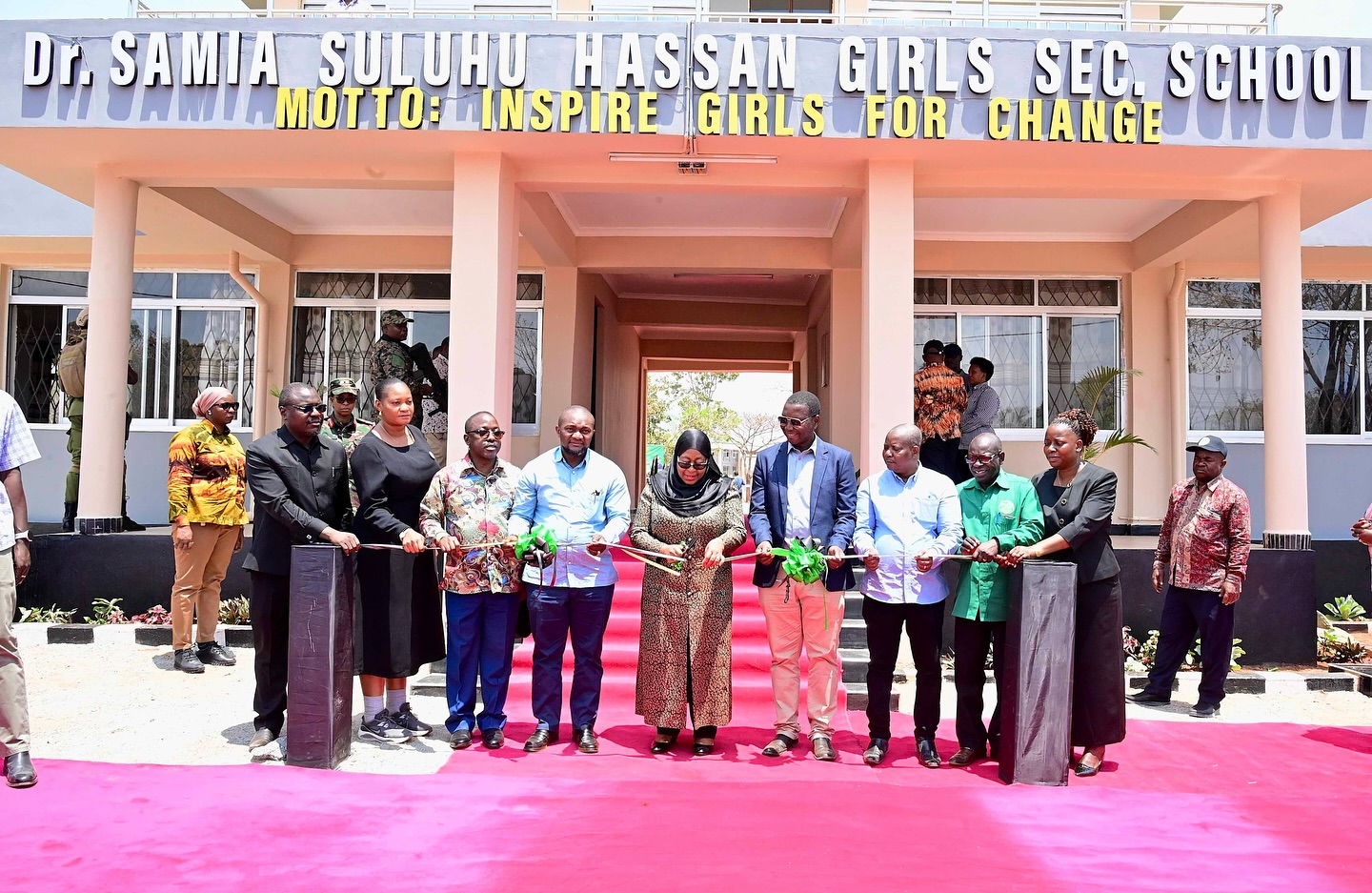 Rais Dkt. Samia Azindua Shule Ya Wasichana Namtumbo Na Kusalimia Wananchi Na Wanafunzi – Video - Global Publishers