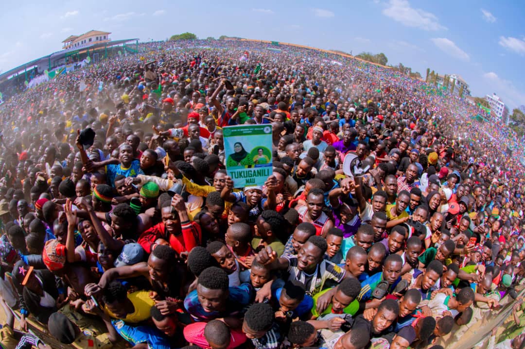 Ni Mahaba Makubwa! Maelfu ya Wananchi Walivyojitokeza Kumsikiliza Rais Dkt. Samia, Songea - Global Publishers