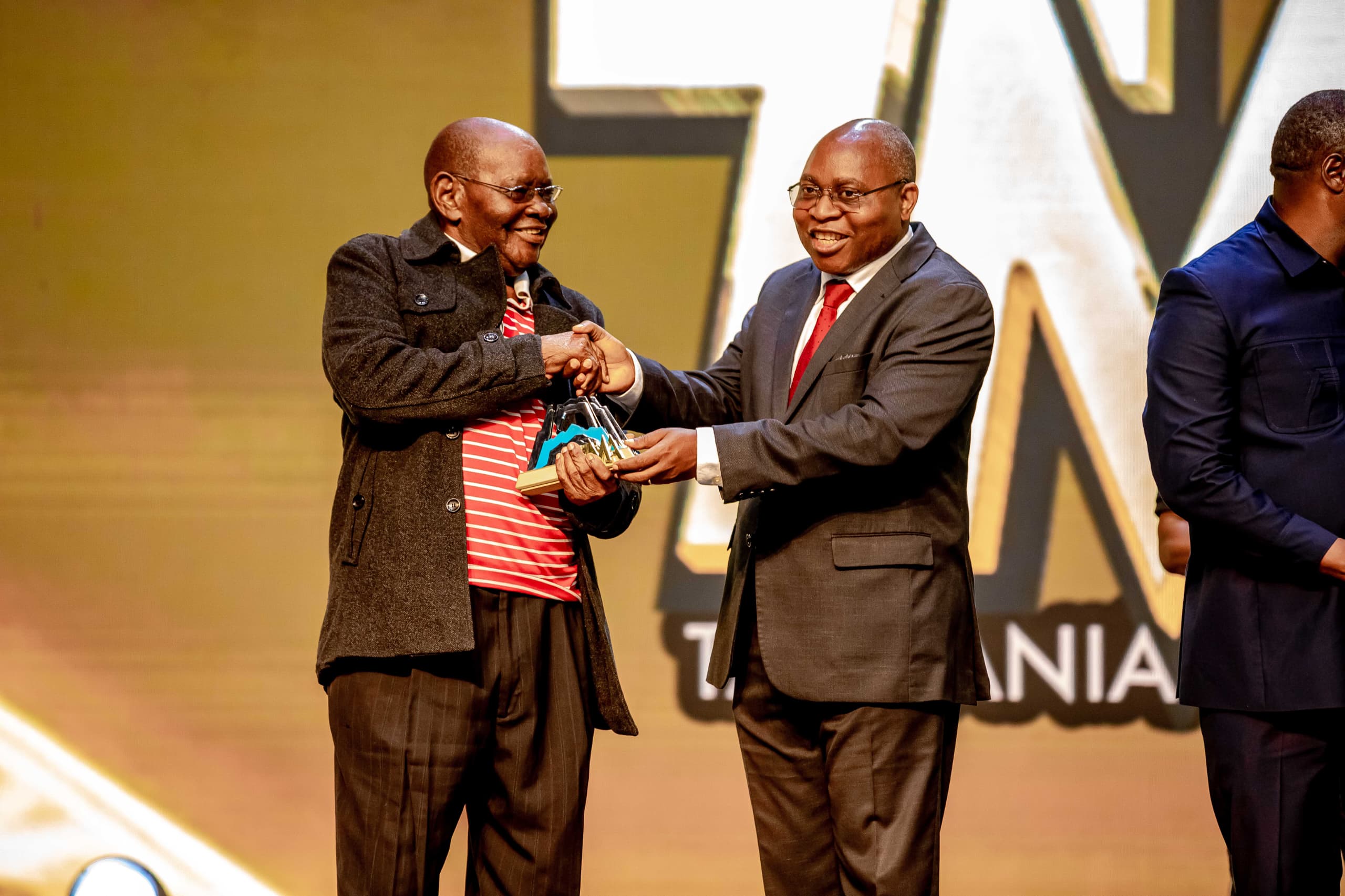 Rais Samia Amzawadia Milioni 50 Mtunzi Mkongwe Wa Wimbo Wa Tanzania - Global Publishers