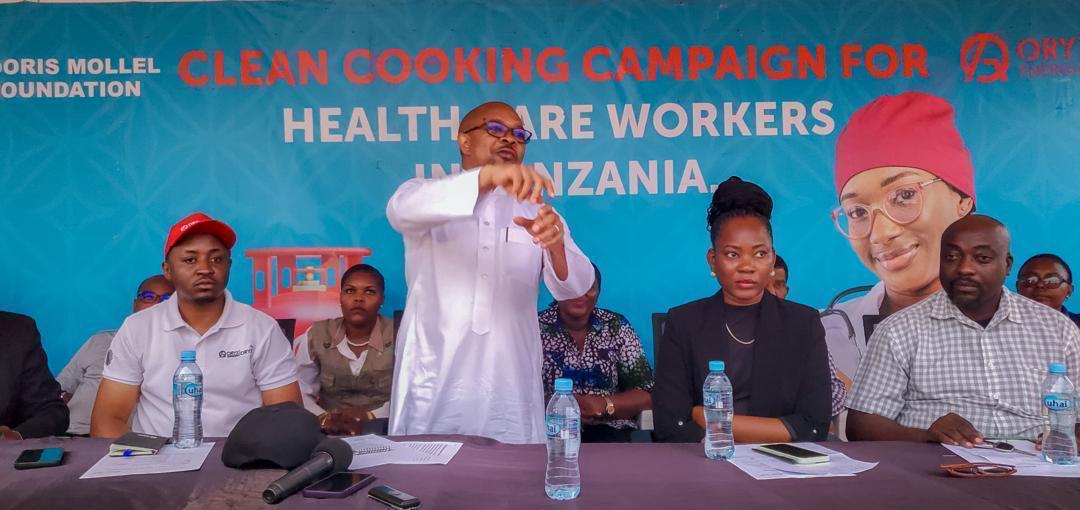 Waziri Kikwete Aongoza Zoezi la Kuwapa Wauguzi Majiko na Mitungi ya Gesi ya Kupikia Kutoka Oryx - Global Publishers