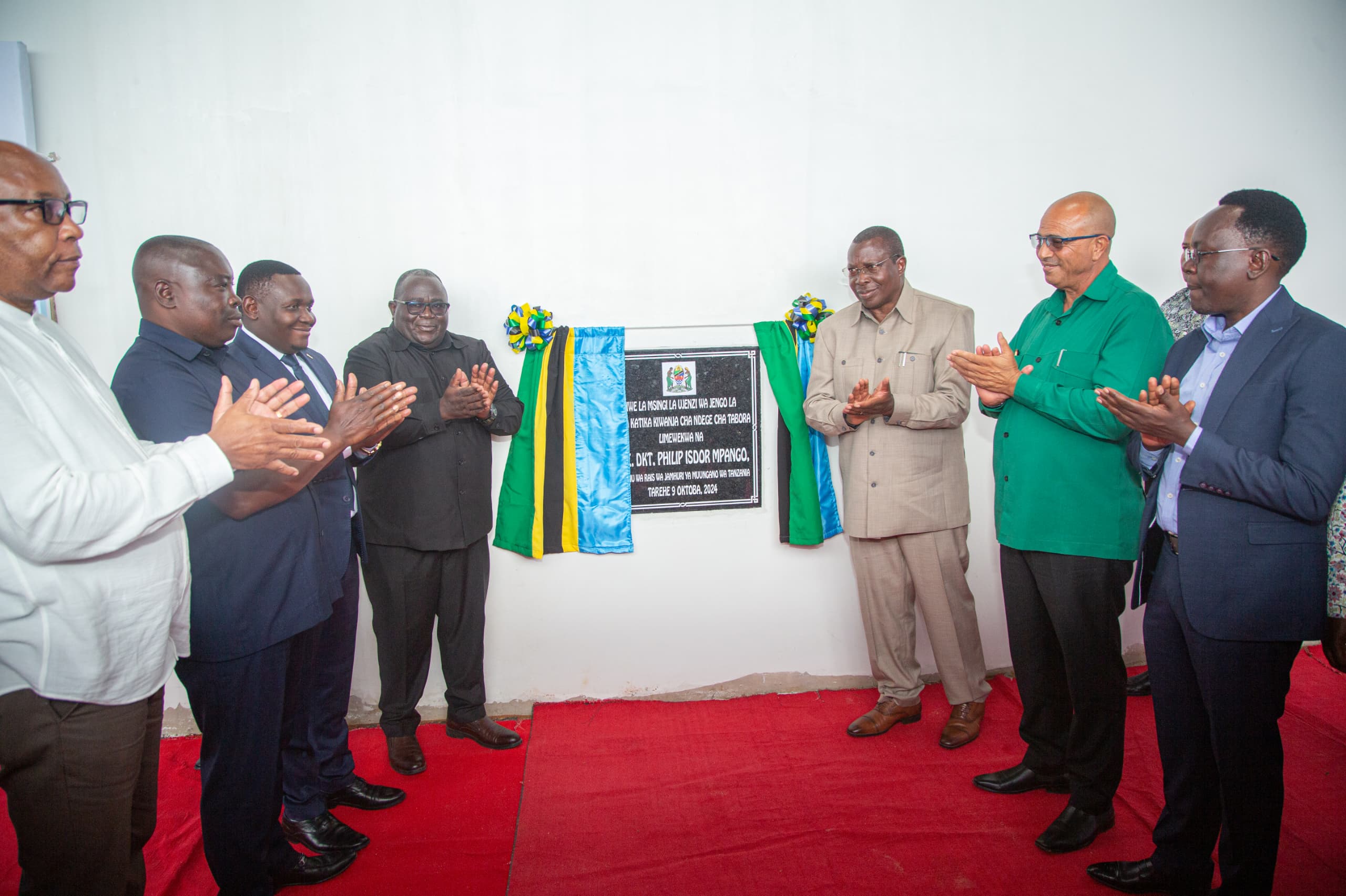 Dkt. Mpango Aipa Heko Tanroads, Aweka Jiwe la Msingi Kiwanja Cha Ndege Tabora - Global Publishers