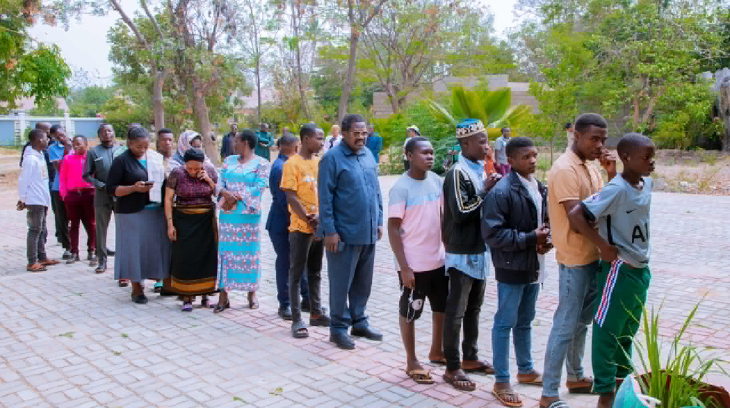 Balozi Dkt. Nchimbi Ajiandikisha Kupiga Kura Serikali za Mitaa, Atoa Wito Watu Kujitokeza Kwa Wingi - Global Publishers