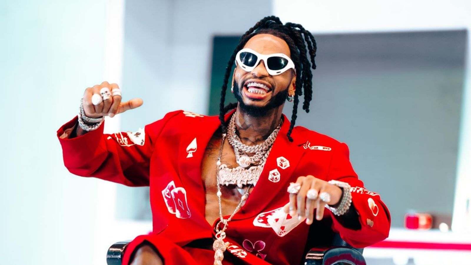 Diamond Platnumz Aonekana ‘Lokesheni’ na Dairekta Mkubwa wa Movie - Global Publishers