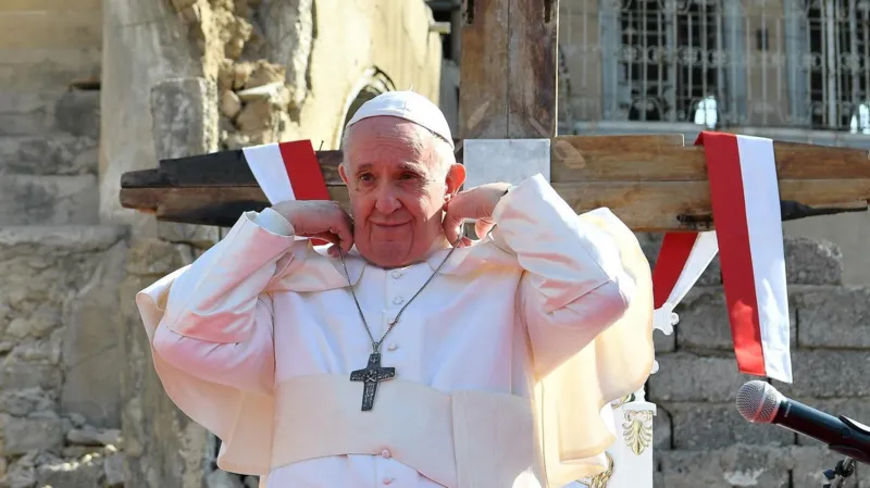 Papa Francis Afichua Jinsi Alivyonusurika Kuuawa Kwenye Ziara Yake Nchini Iraq - Global Publishers