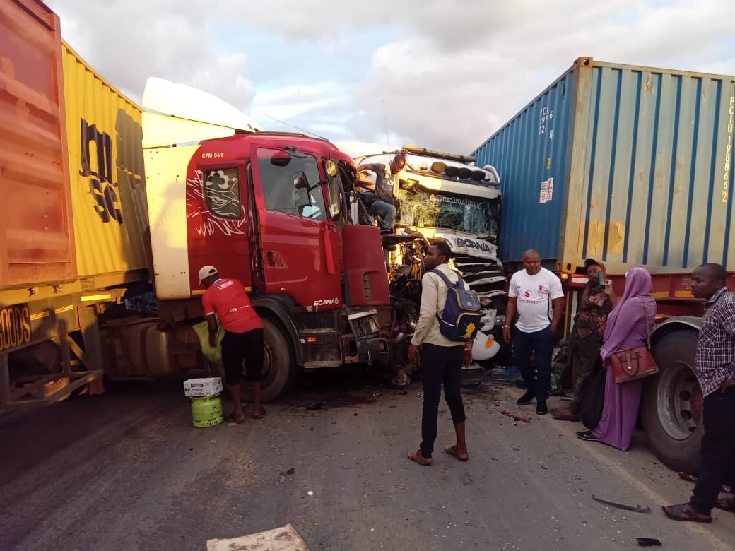  Maroli Matatu Yagongana Eneo la Chinangali One Barabara ya Dodoma – Morogoro - Global Publishers