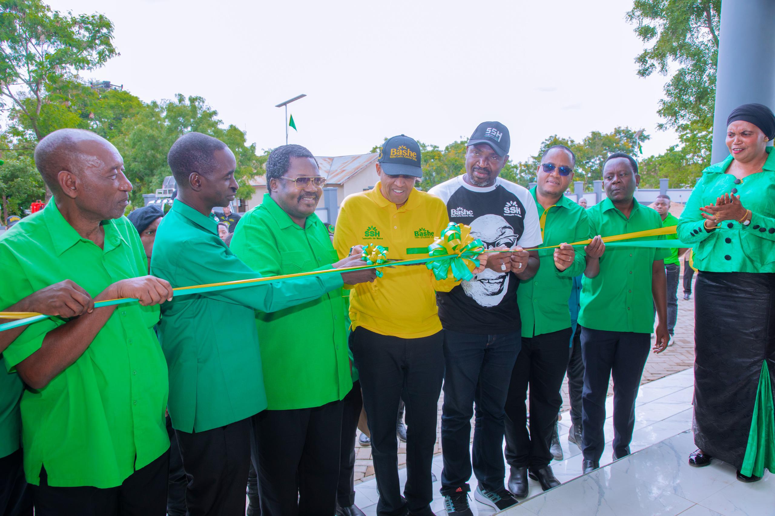 Balozi Nchimbi Awasili Nzega, Azindua Ukumbi wa Mikutano - Global Publishers