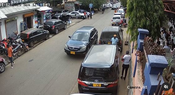 Polisi yawasaka walioiba kwenye Toyota Alphard jijini Arusha – Video - Global Publishers