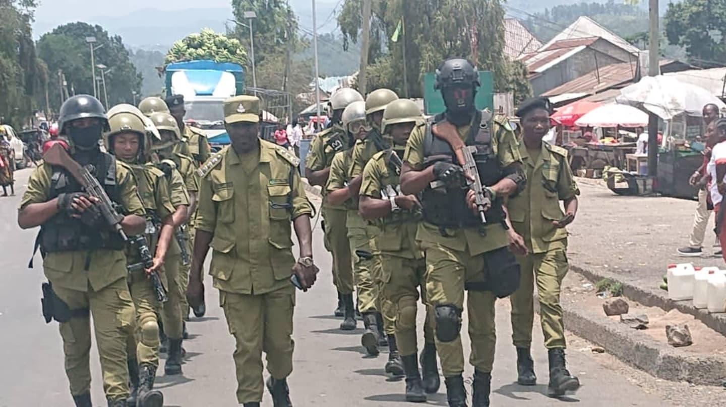 Polisi Mbeya Wafanya Doria ya Magari na Miguu kuzunguka maeneo mbalimbali ya Jiji Mbeya - Global Publishers