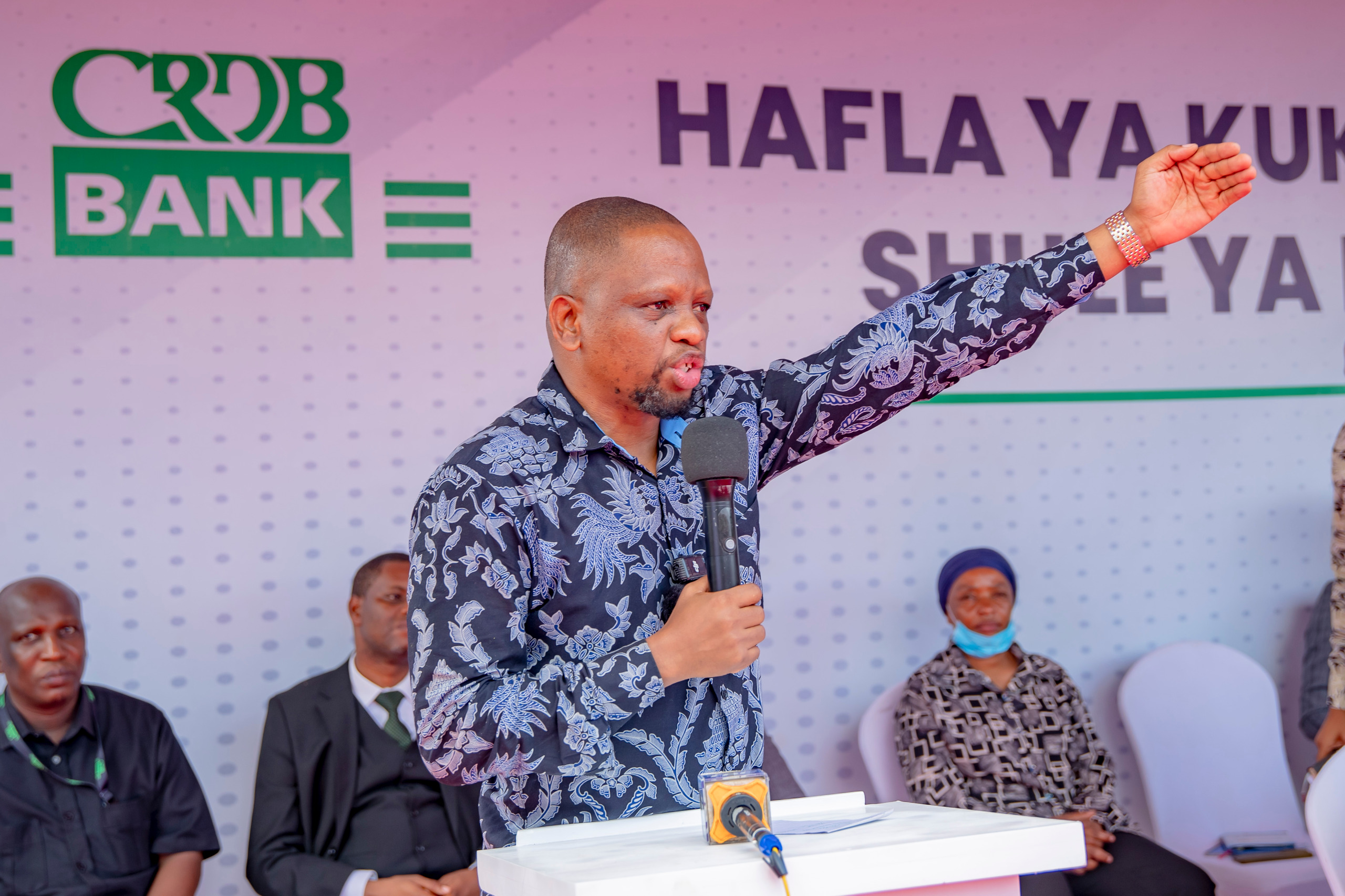Benki ya CRDB Yakabidhi Madarasa na Vyoo kwa Shule ya Msingi Misufini - Global Publishers