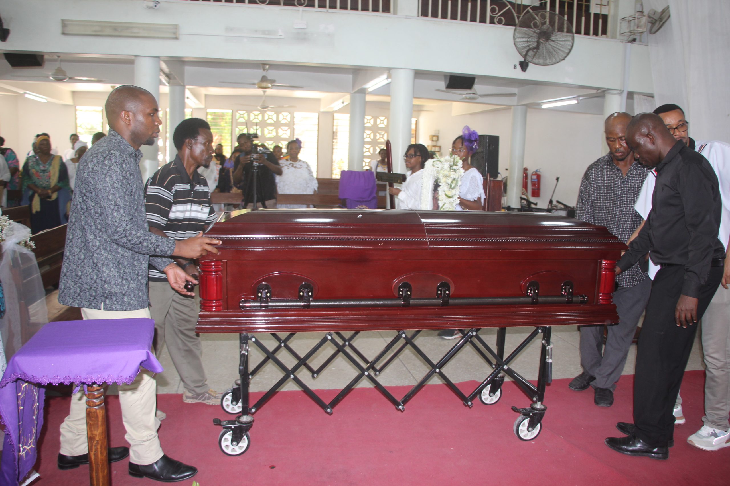 Mwili wa Waziri wa Kwanza wa Elimu ‘Thabitha Ijumba’ Ulivyoingizwa Kanisa KKKT Msasani - Global Publishers