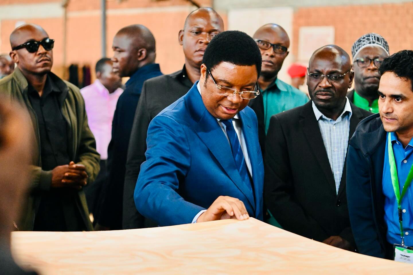 Majaliwa Atembelea Kiwanda Cha Uchakataji Mazao Ya Misitu - Global Publishers