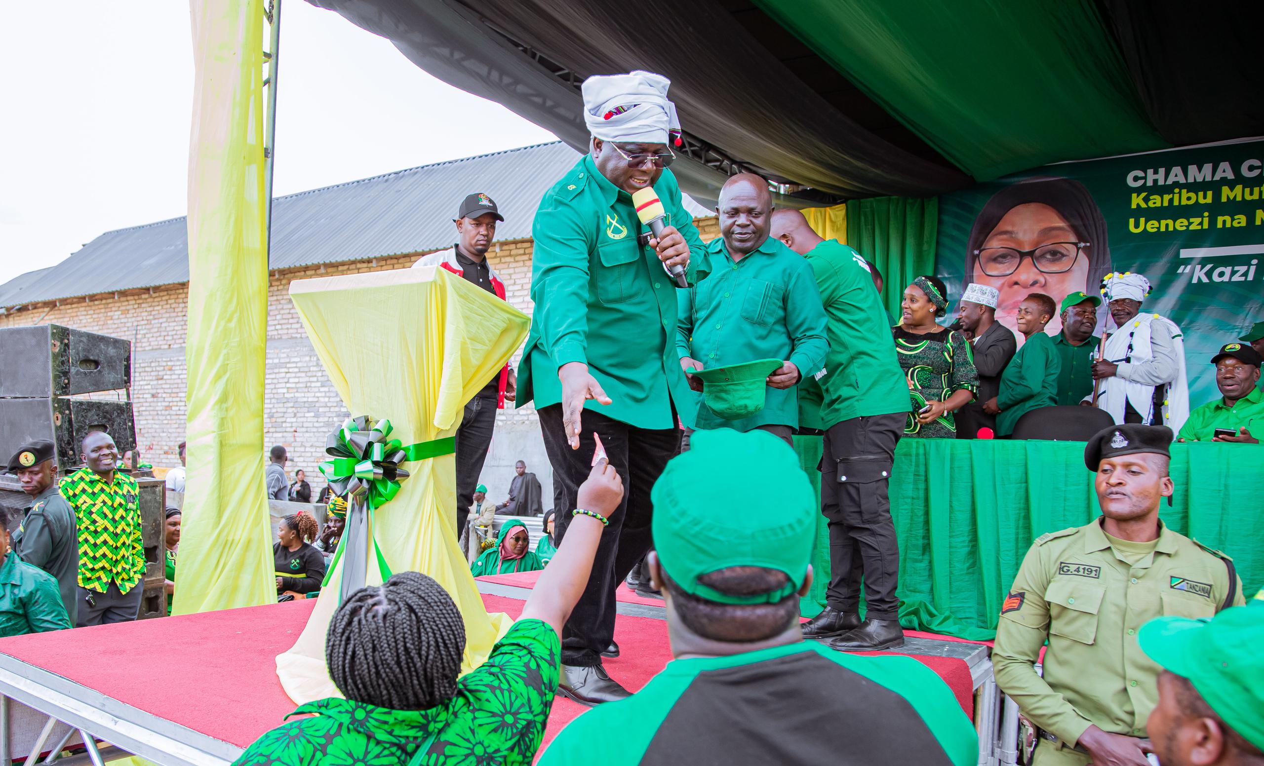 Makalla Achangisha Zaidi ya 1.5M za Matibabu ya Mwenezi wa Chadema - Global Publishers