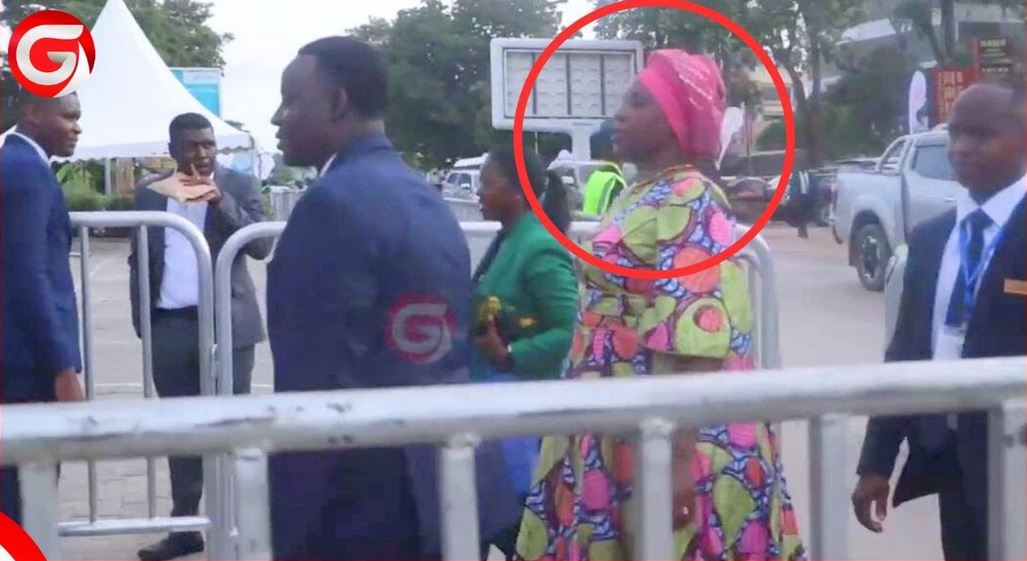 Waziri Gwajima Atinga Kwa Mbwembwe Tuzo Za Samia Kalam – Video - Global Publishers