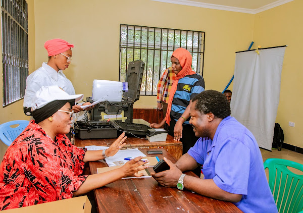 Balozi Nchimbi Aboresha Taarifa Zake Daftari la Kudumu la Wapiga Kura - Global Publishers