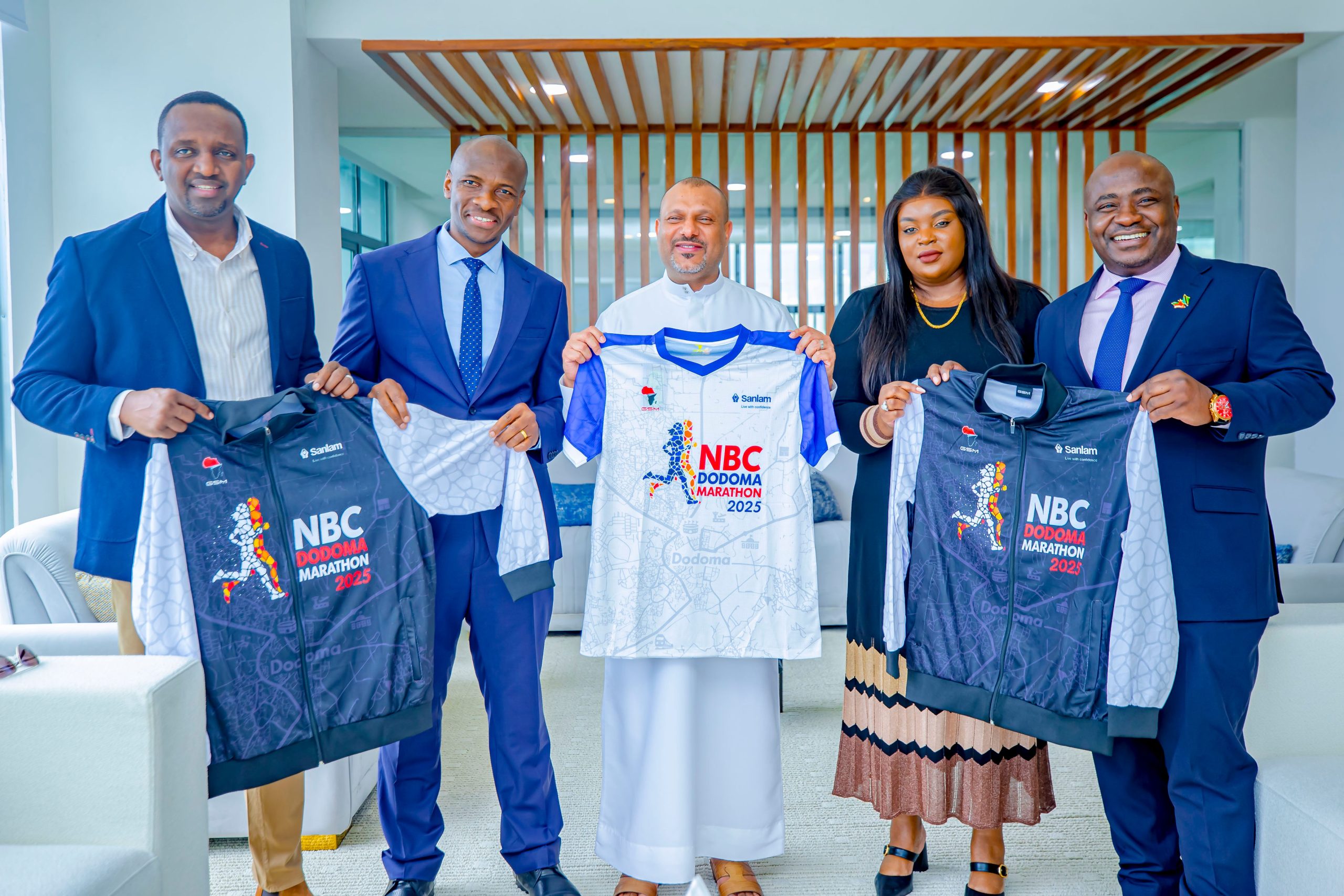 NBC Yakabidhi ‘Kits’ za NBC Dodoma Marathon kwa Uongozi wa GSM Group - Global Publishers