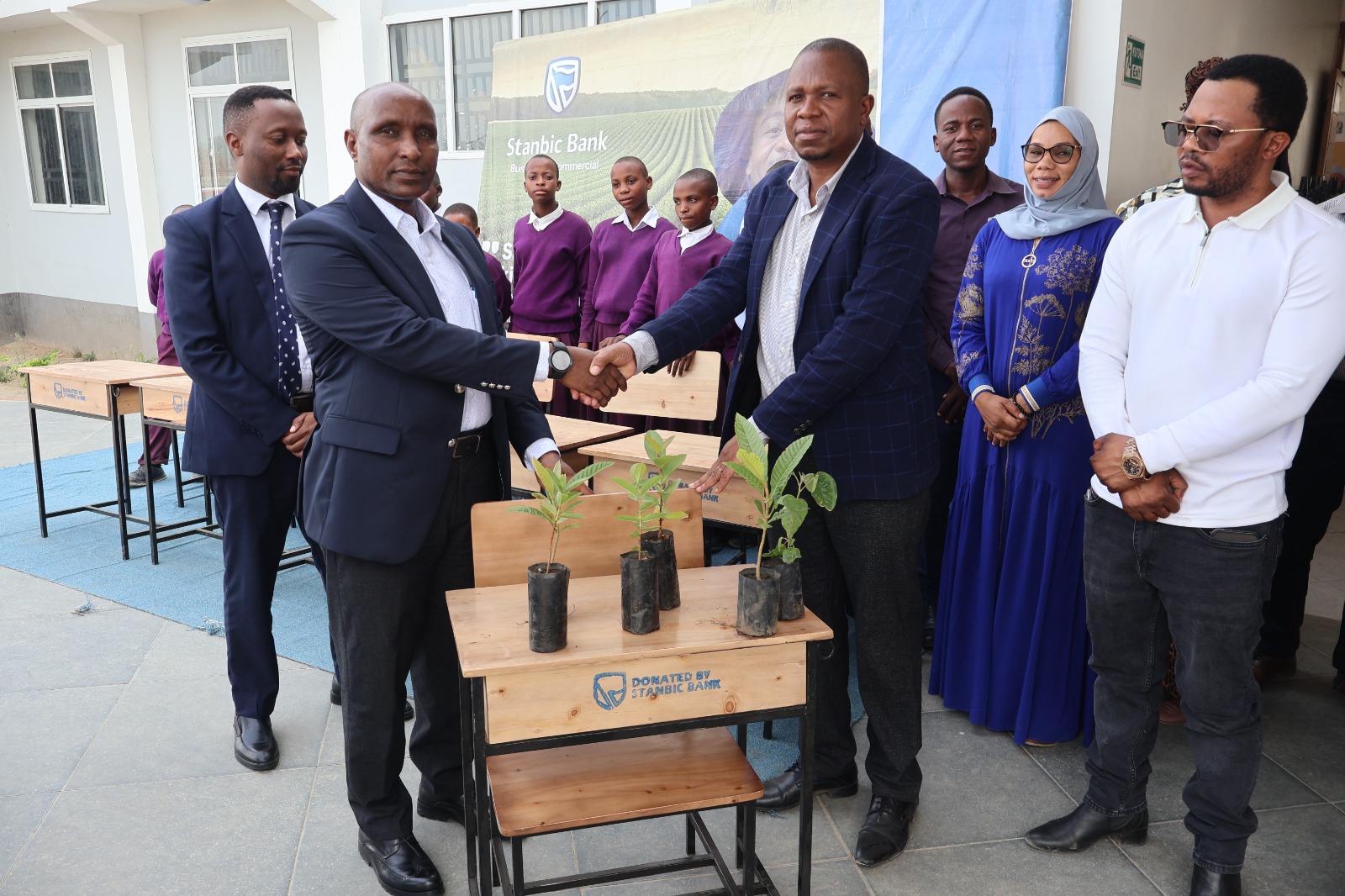 Benki Ya Stanbic Yachangia  Madawati Mkoani Mbeya - Global Publishers