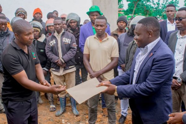 David Kihenzile Aanza Ujenzi wa Ofisi za CCM Mufindi Kusini