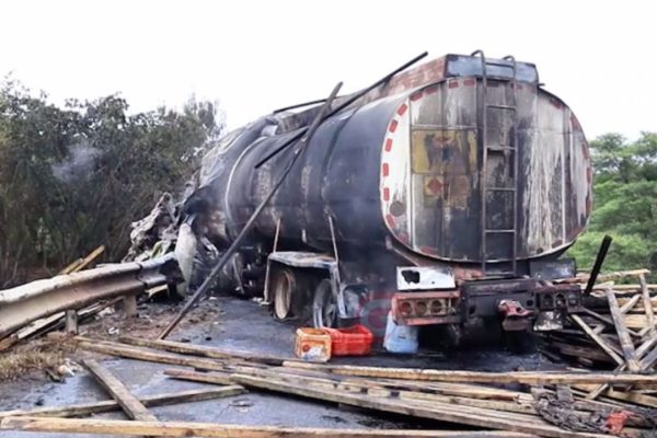 Video: Ajali Ya Lori La Mafuta Na Mbao Yaua Watu Watatu Morogoro