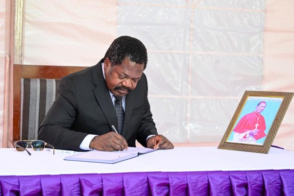 Makamu wa Rais Awasilisha Rambirambi za Rais Samia Kifo cha Kardinali Pengo