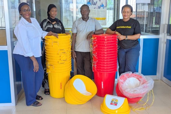 Meridianbet Yachochea Mapinduzi ya Usafi Kinondoni kwa Msaada wa Mapipa ya Taka
