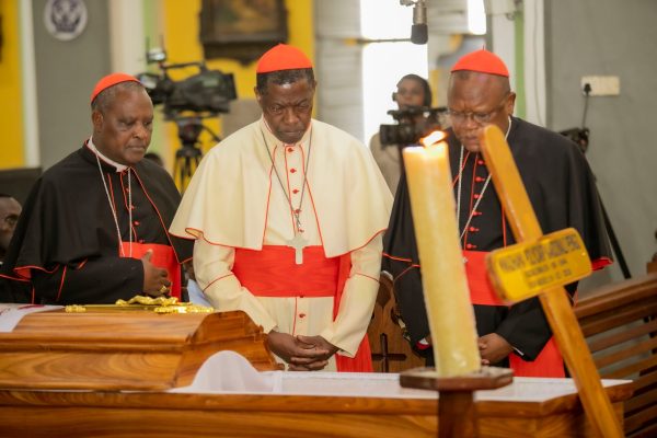 Kardinali Rugambwa Aongoza Makardinali Kutolewa Heshima za Mwisho Mwili wa Pengo