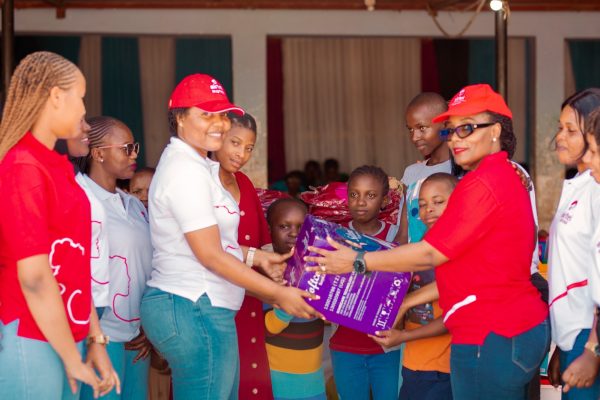 Airtel Divas Mwanza Wakabidhi Msaada Kituo cha Watoto Yatima Busweru