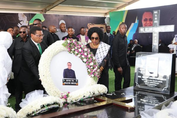 Video: Mwili wa Lukuvi Wazikwa Iringa, Waziri Mkuu Afunguka Mazito