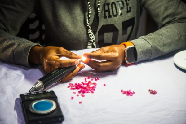 Mahenge Spinel: Fursa ya Uwekezaji wa Kipekee katika Soko la Vito Duniani