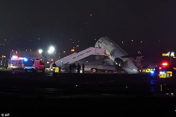 Ndege ya Air Canada Yagongana na Gari la Uokoaji, Wawili Wafariki
