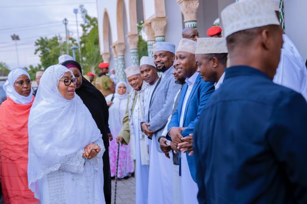 Rais Samia Ashiriki Swala ya Eid Msikiti Mkuu wa Mfalme Mohammed VI Kinondoni, Dar (Picha +Video)