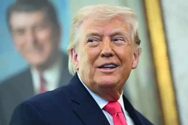 Trump Adai Iran Yasalimu Amri Kuhusu Nyuklia, Atamba Kupewa Zawadi Kubwa