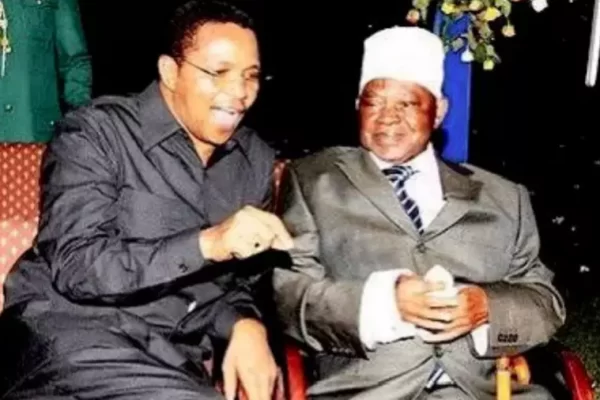 Simba Wa Vita Mzee Rashidi Mfaume Kawawa Ambaye  Angekuwa Hai Jana Angetimiza Umri Wa Miaka 100