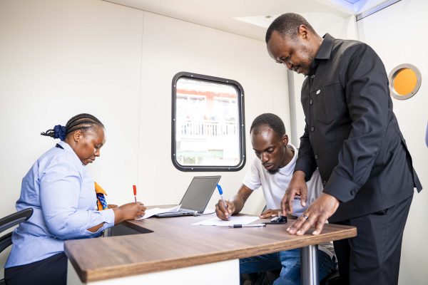 Wakazi Dar Waipongeza NMB Ikizindua Huduma za Matawi Yanayotembea