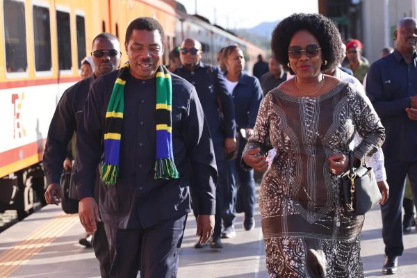Waziri Mkuu Mwigulu Asafiri kwa SGR Kutoka Dodoma Hadi Dar – Picha