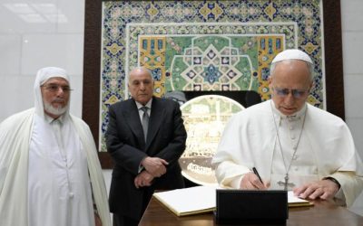 Papa Atembelea Msikiti Mkuwa Algeria, Ahamasisha Mazungumzo ya Dini na Amani - Global Publishers