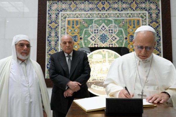 Papa Atembelea Msikiti Mkuwa Algeria, Ahamasisha Mazungumzo ya Dini na Amani