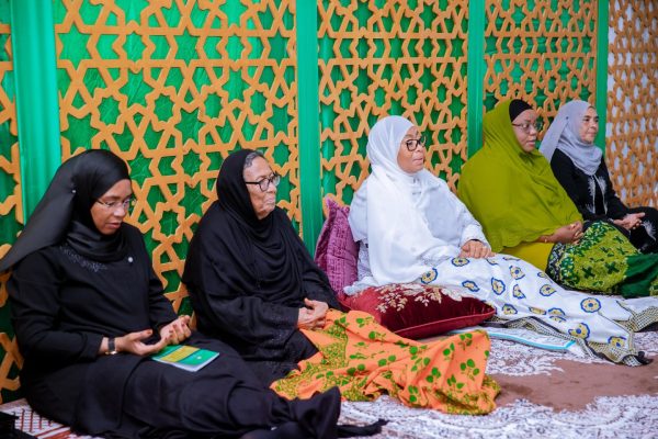 Samia, Mwinyi Washiriki Dua ya Kumkumbuka Karume Miaka 54 Tangu Kuuawa (Picha +Video)