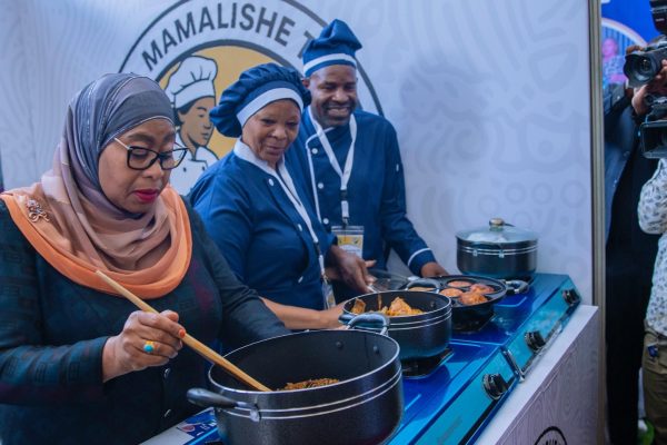 Samia Awapa Nguvu Mama na Baba Lishe, Asema Wanastahili Heshima Kubwa (Picha +Video)