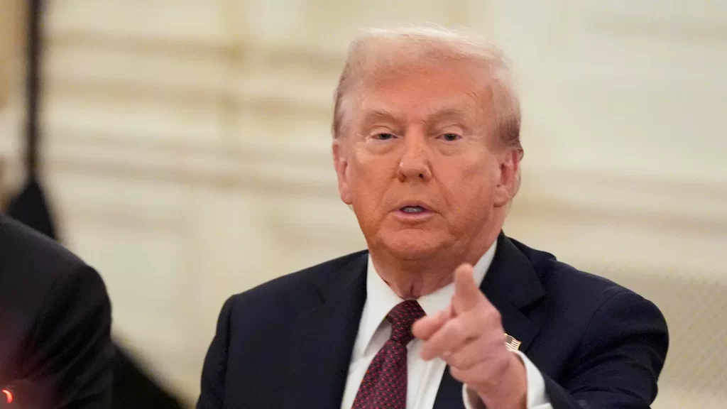 Iran Yatajwa Kwenye Hali ya Kuporomoka, Trump Aibua Sakata la Hormuz