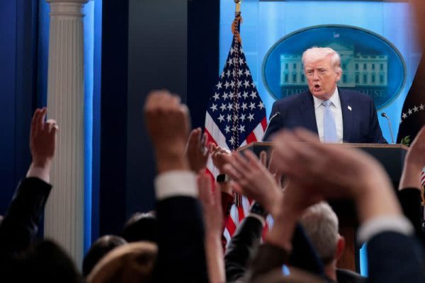 Trump Atishia Kutoza Ushuru wa 50% kwa Nchi Zinazoiuzia Iran Silaha